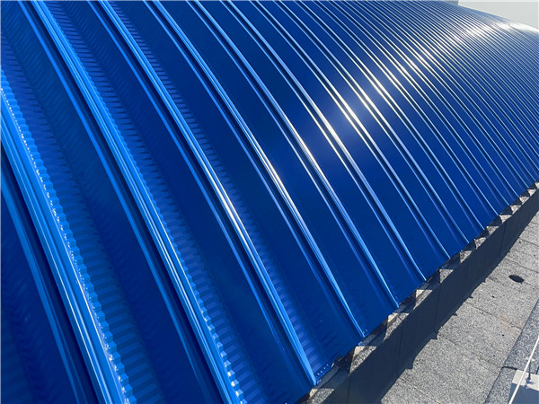 遼寧某糧庫機械罩棚拱形屋頂工程案例分享遼寧糧庫拱形屋頂施工現場3